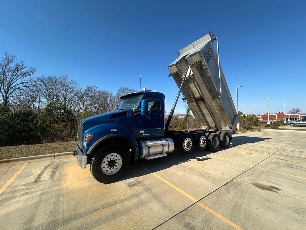 Used 2022 KENWORTH T880S image 10