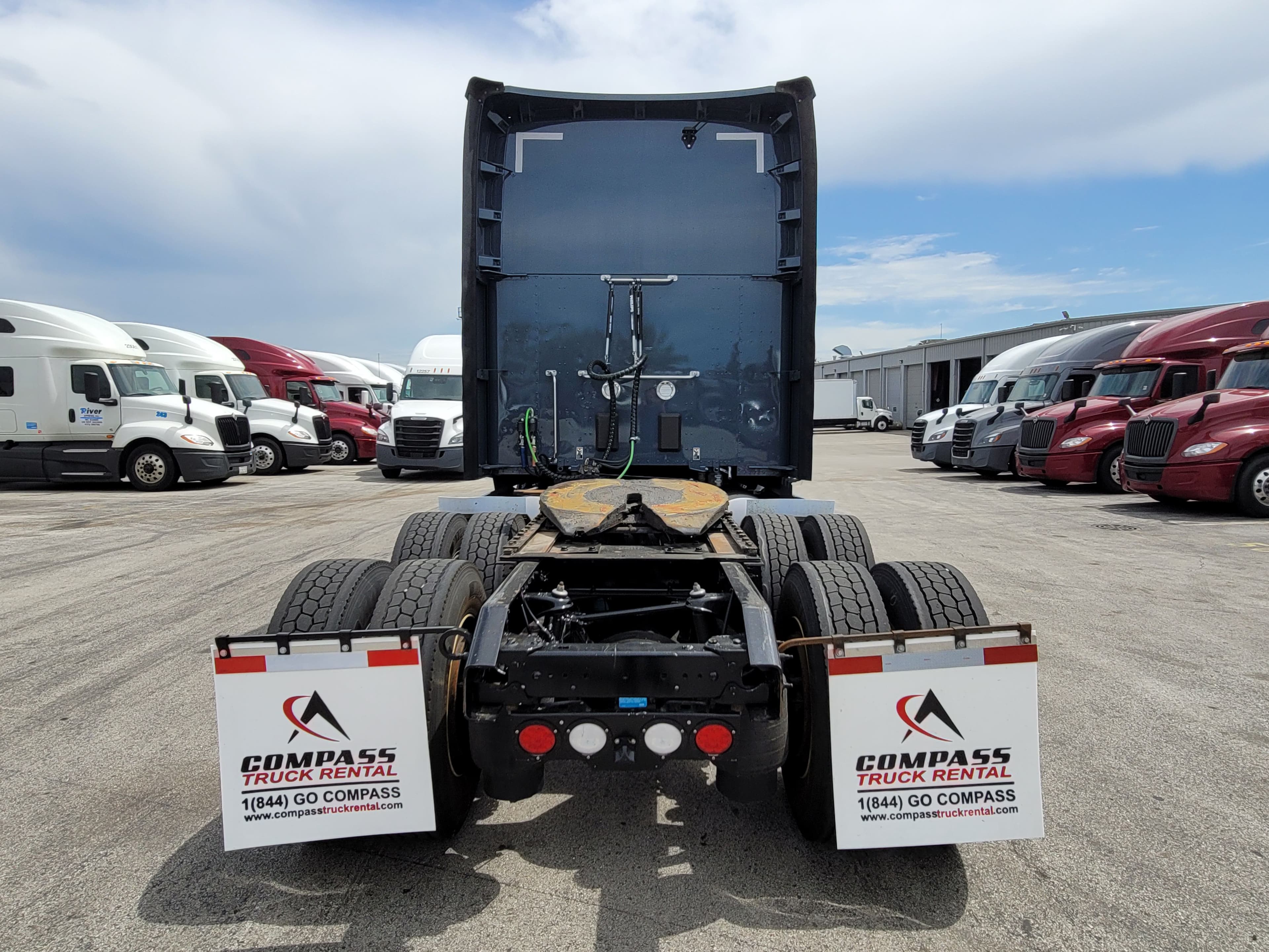 2023 Kenworth T680 image 3