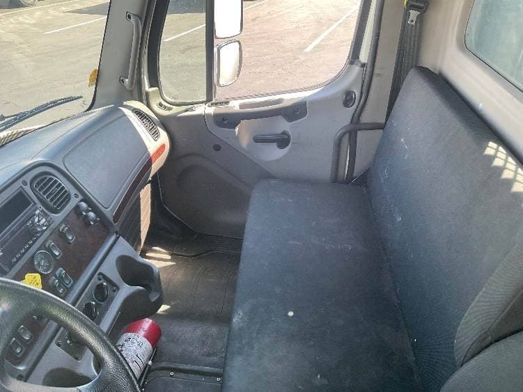 2021 Freightliner M2 image 8