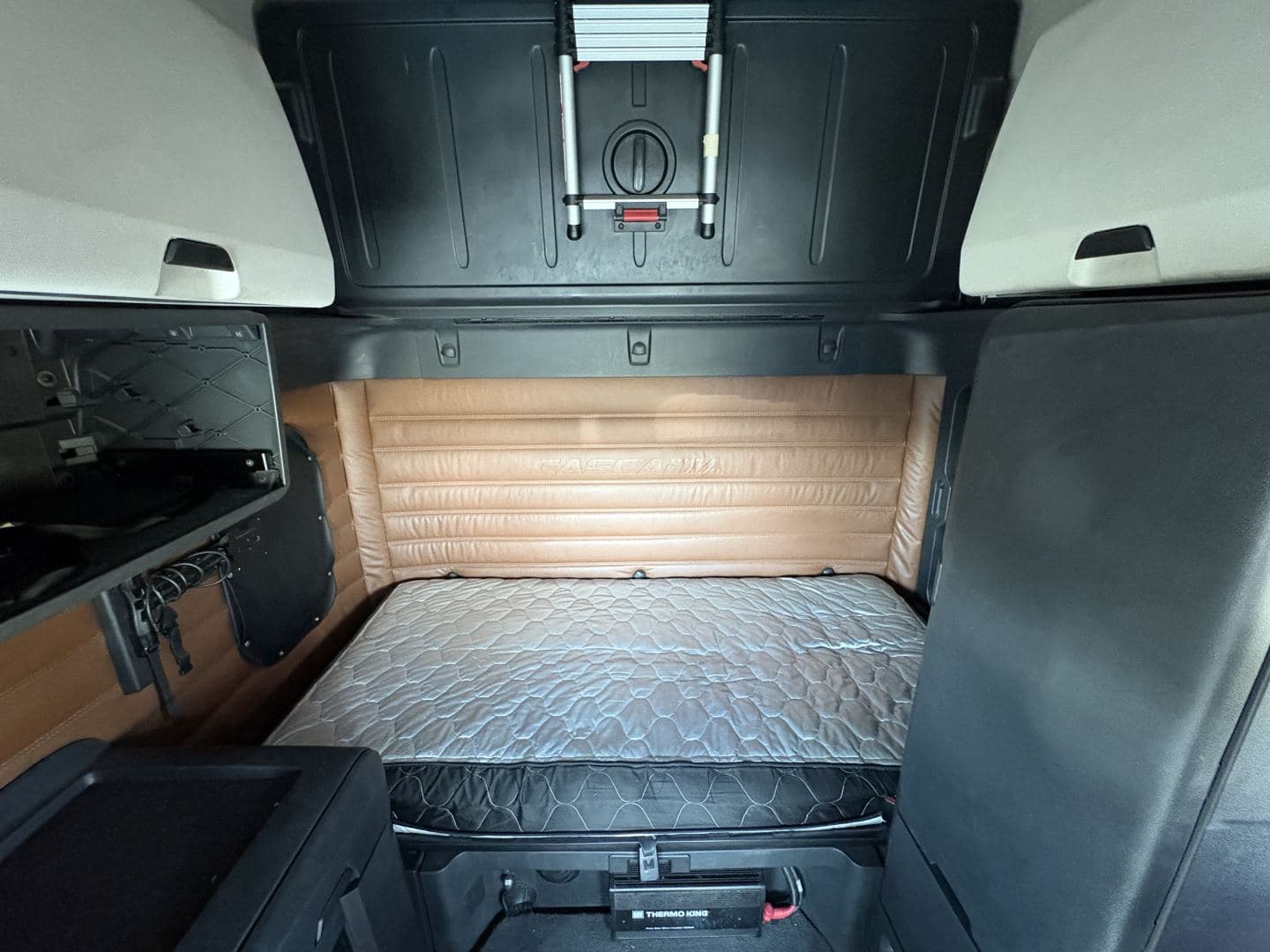 2022 Freightliner CASCADIA 126 image 9