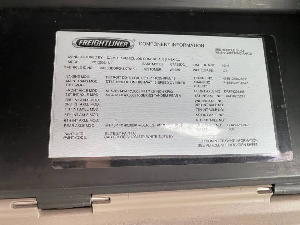 2019 Freightliner Cascadia image 8