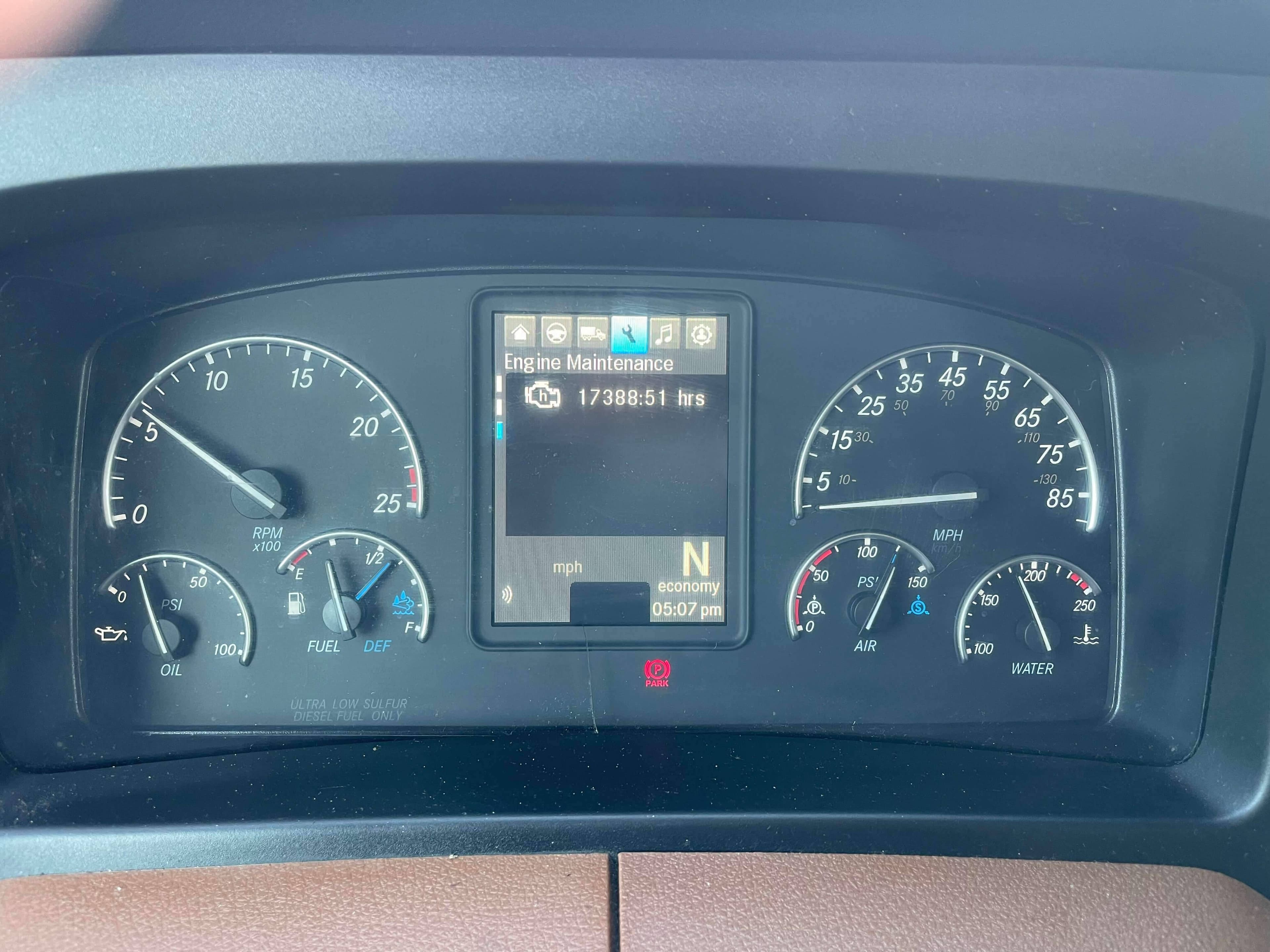 2021 Freightliner Cascadia 126 image 12