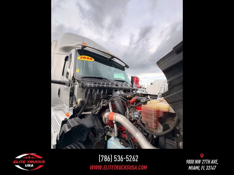 2020 International LT image 36