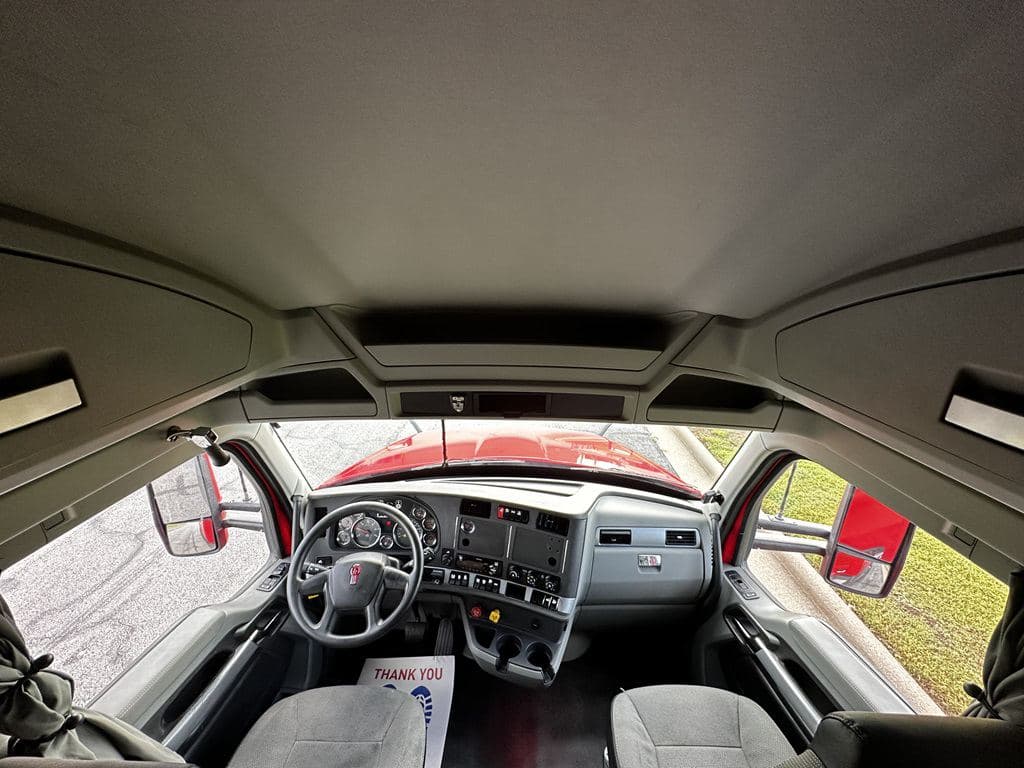 Used 2022 PETERBILT 579 image 13