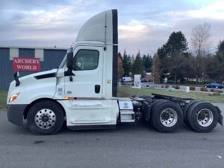 2019 Freightliner Cascadia 126 Day Cab Truck - 455HP, 12 Speed Automatic image 4