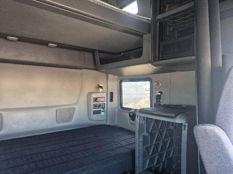 2023 International LT62F image 7