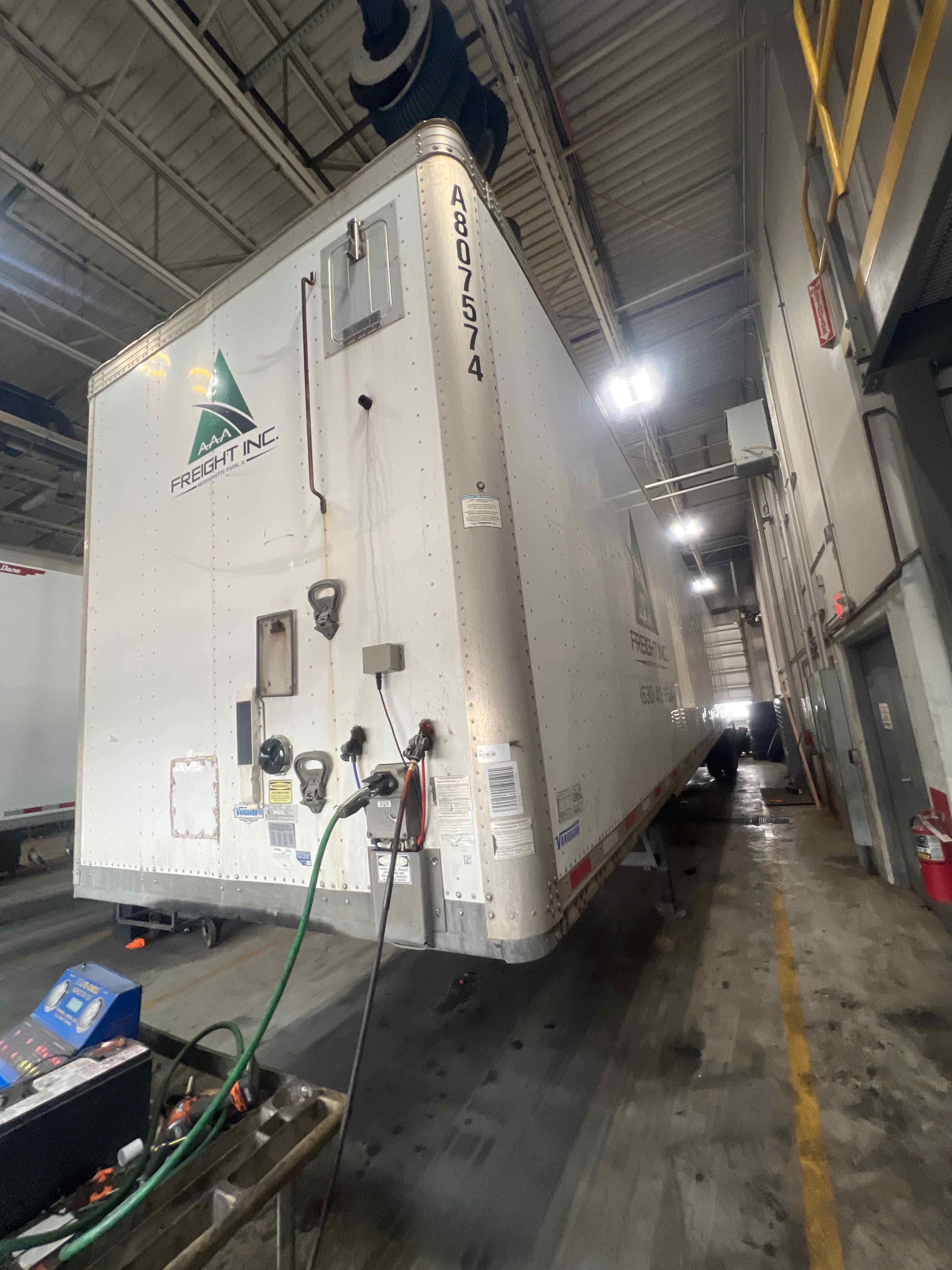 2018 Vanguard 53` Dry Van image 2