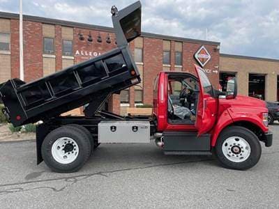 2025 Ford F-650 image 3
