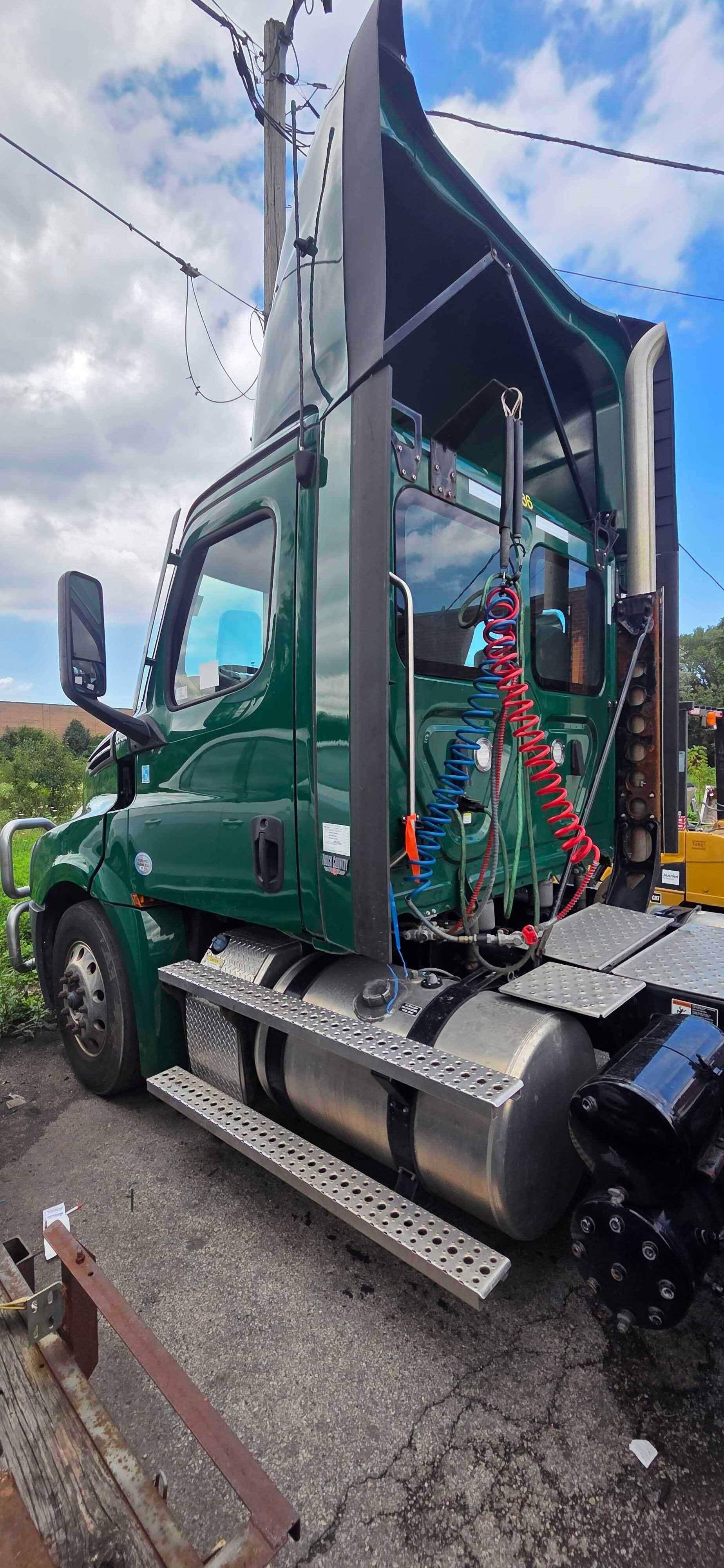 2023 Freightliner Cascadia 126 image 7