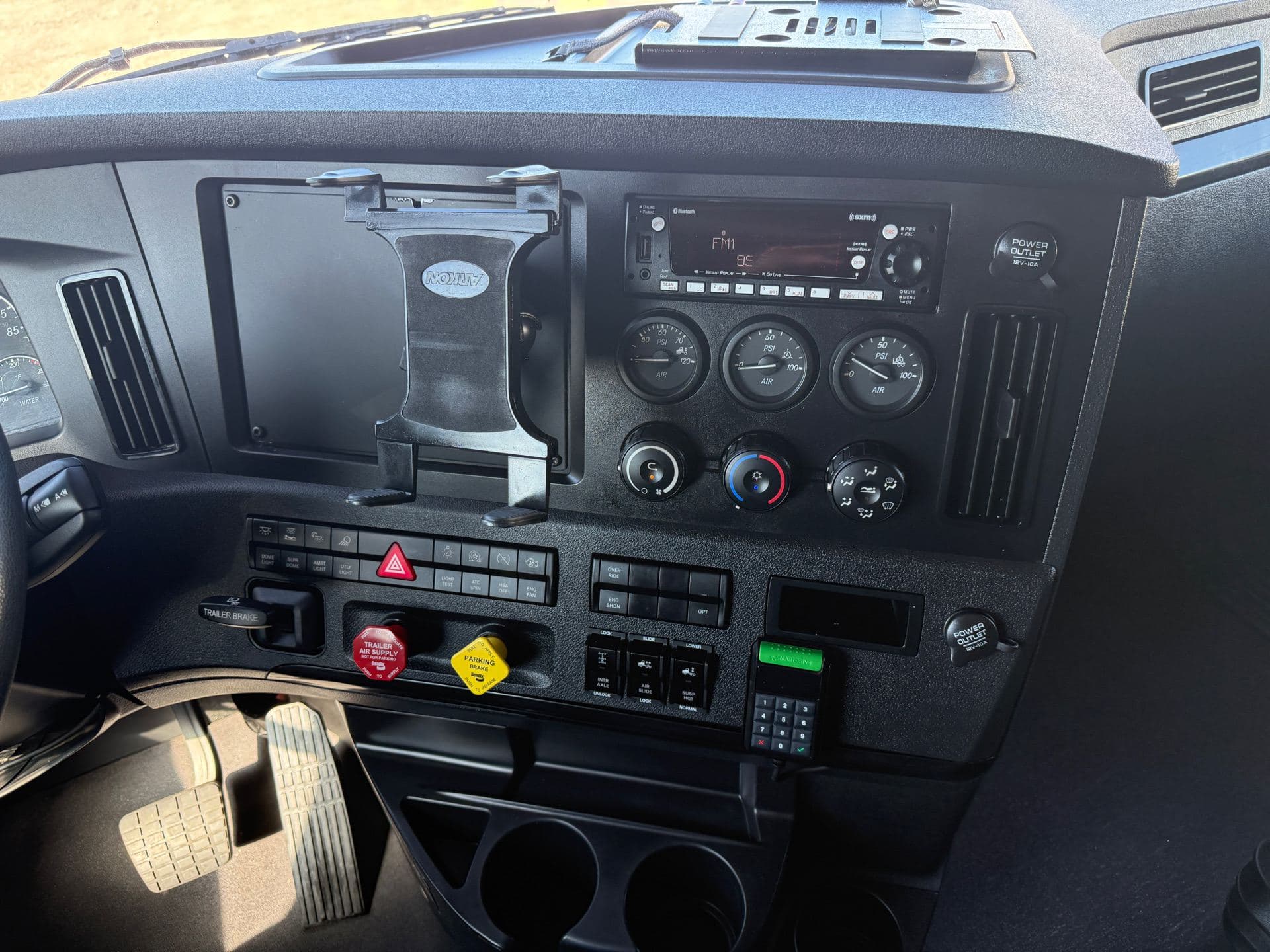 2025 Freightliner - 250k - 475HP - 2.85 axel image 23