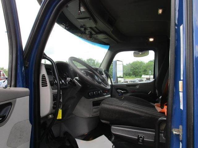 2020 Peterbilt 567 image 9