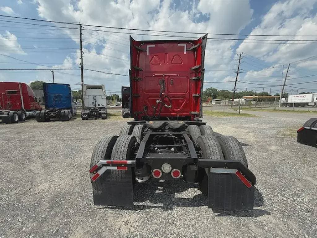 Used 2020 FREIGHTLINER Conventional - Sleeper Truck image 5