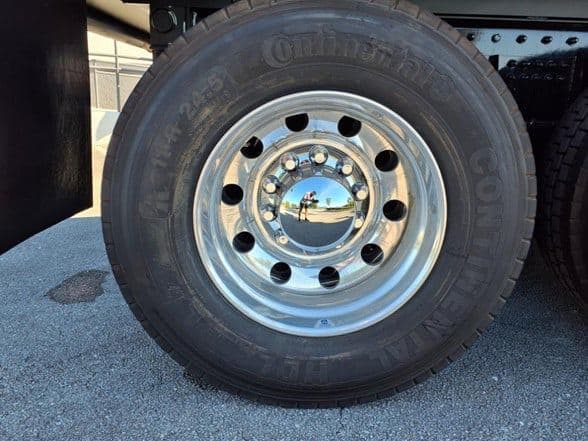 2025 Kenworth T880 image 33