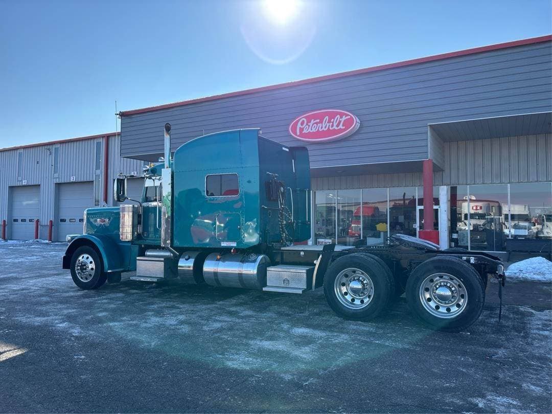 2022 Peterbilt 389 image 4