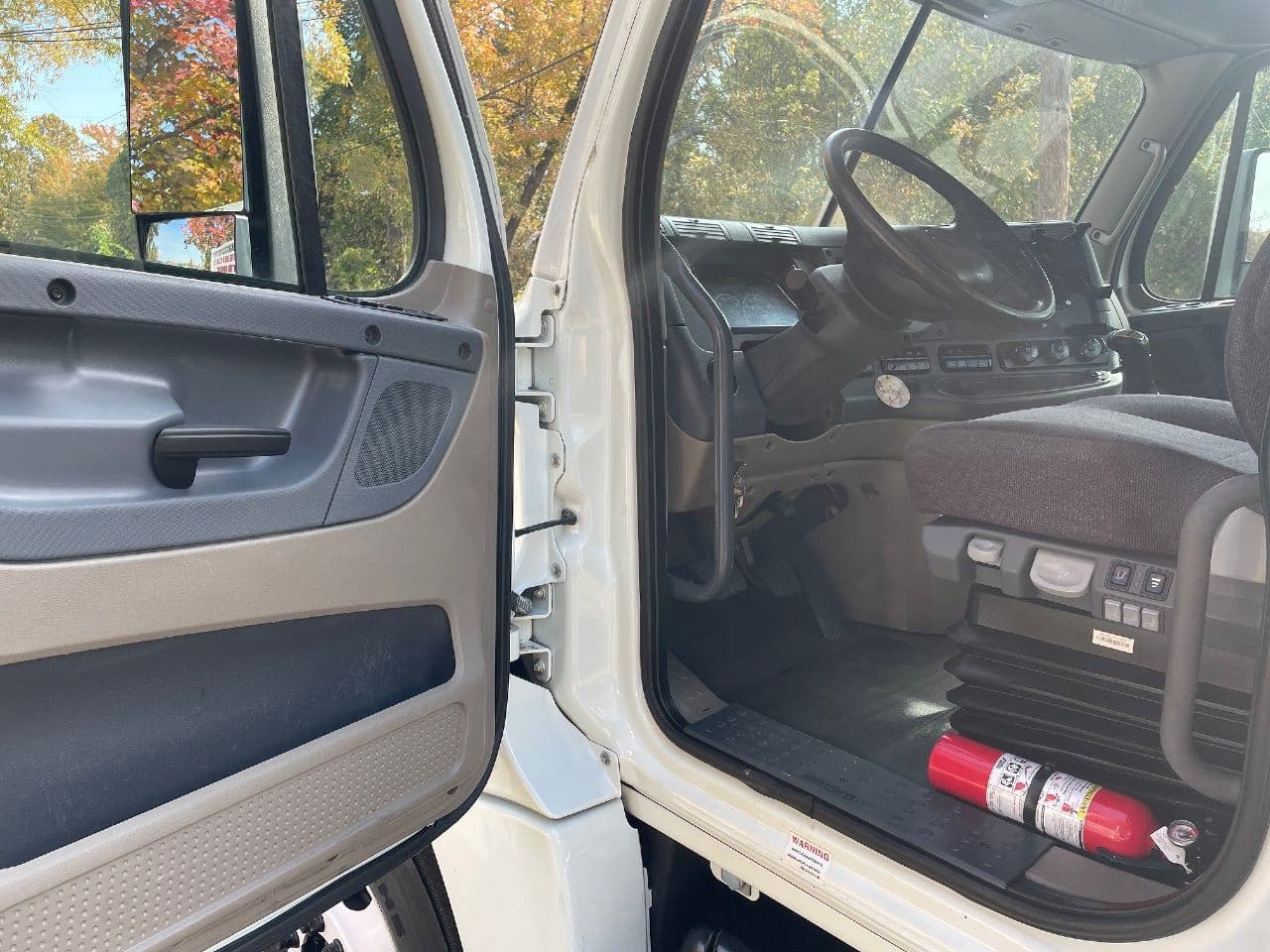 2019 Freightliner Cascadia 125 image 15