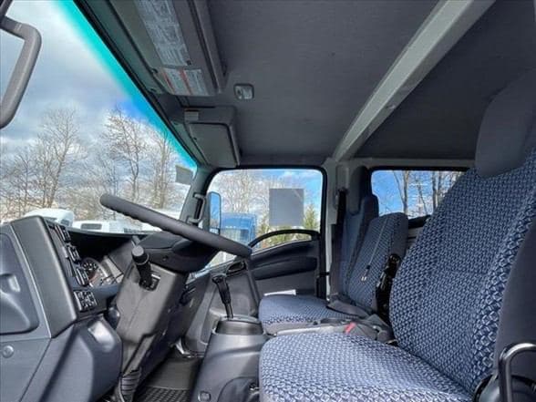 2024 Isuzu NRR image 12