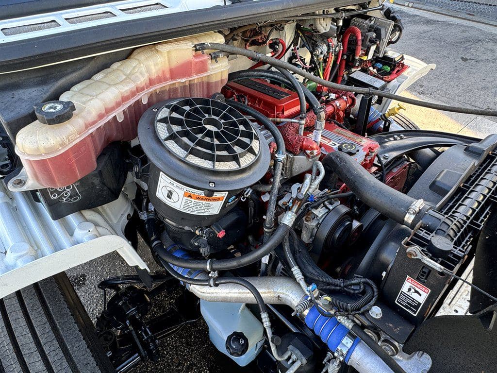 2015 Freightliner M2 106 image 40
