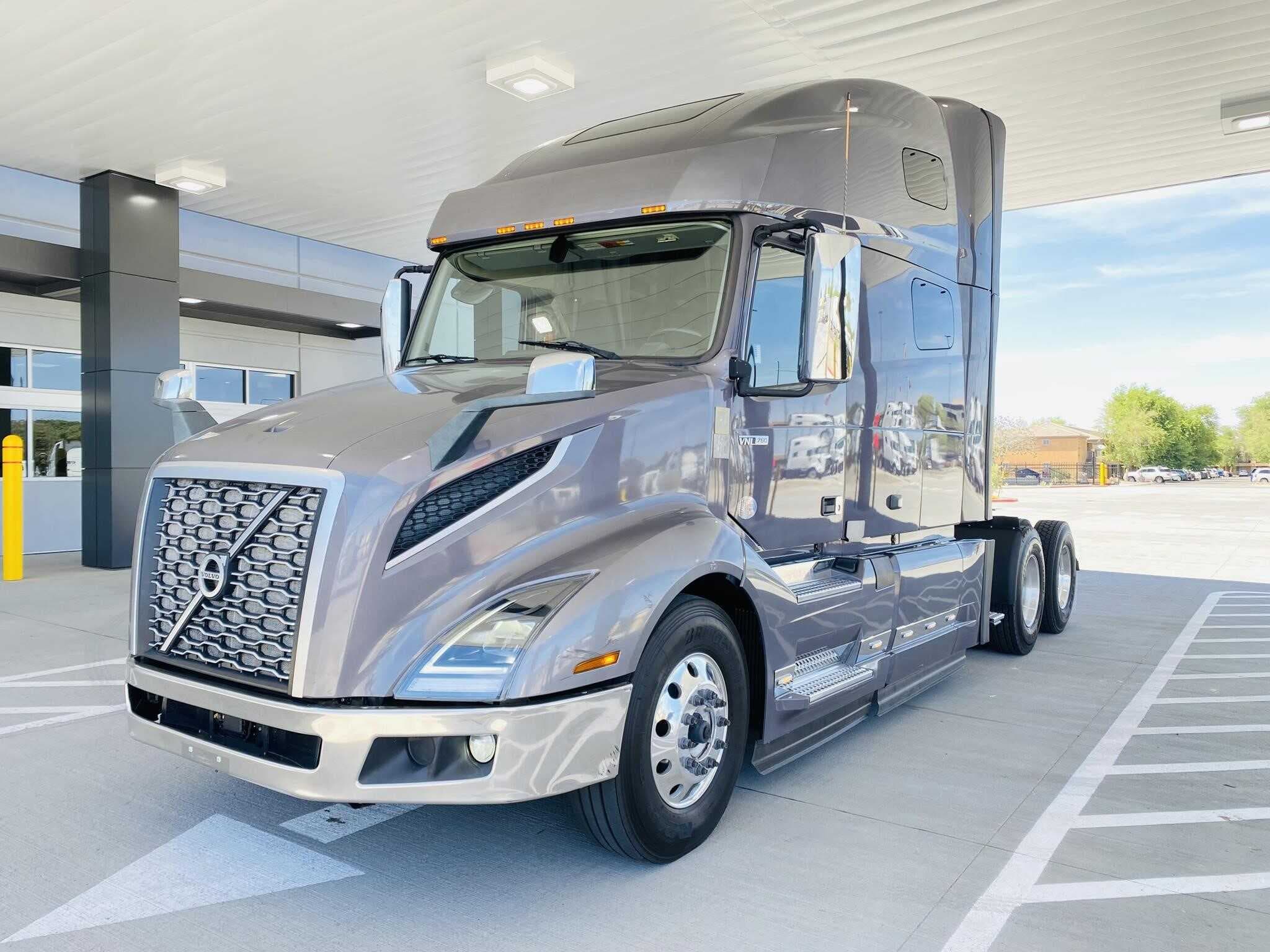 2019 Volvo VNL64T760 image 1
