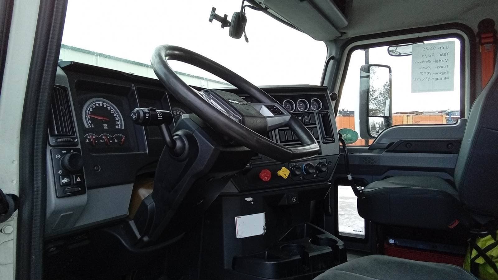 2019 Mack Anthem Single Axle Day Cab Truck - Mack MP7, Automatic image 13