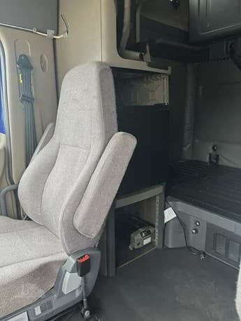 2018 Freightliner Cascadia image 19