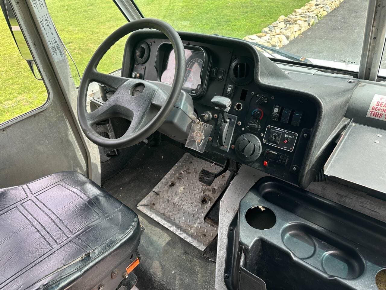 2017 Freightliner MT45 image 12