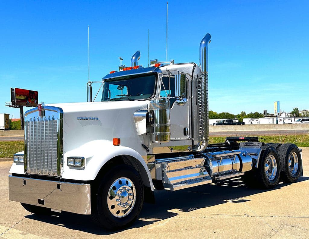 New 2027 KENWORTH W900L image 2