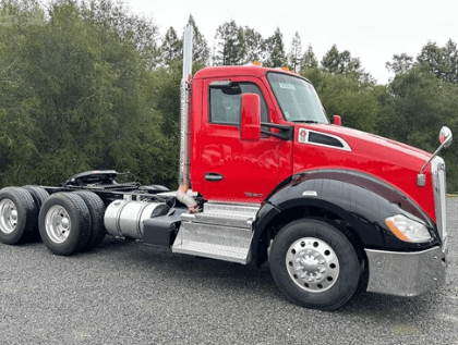 2020 Kenworth T680 image 2