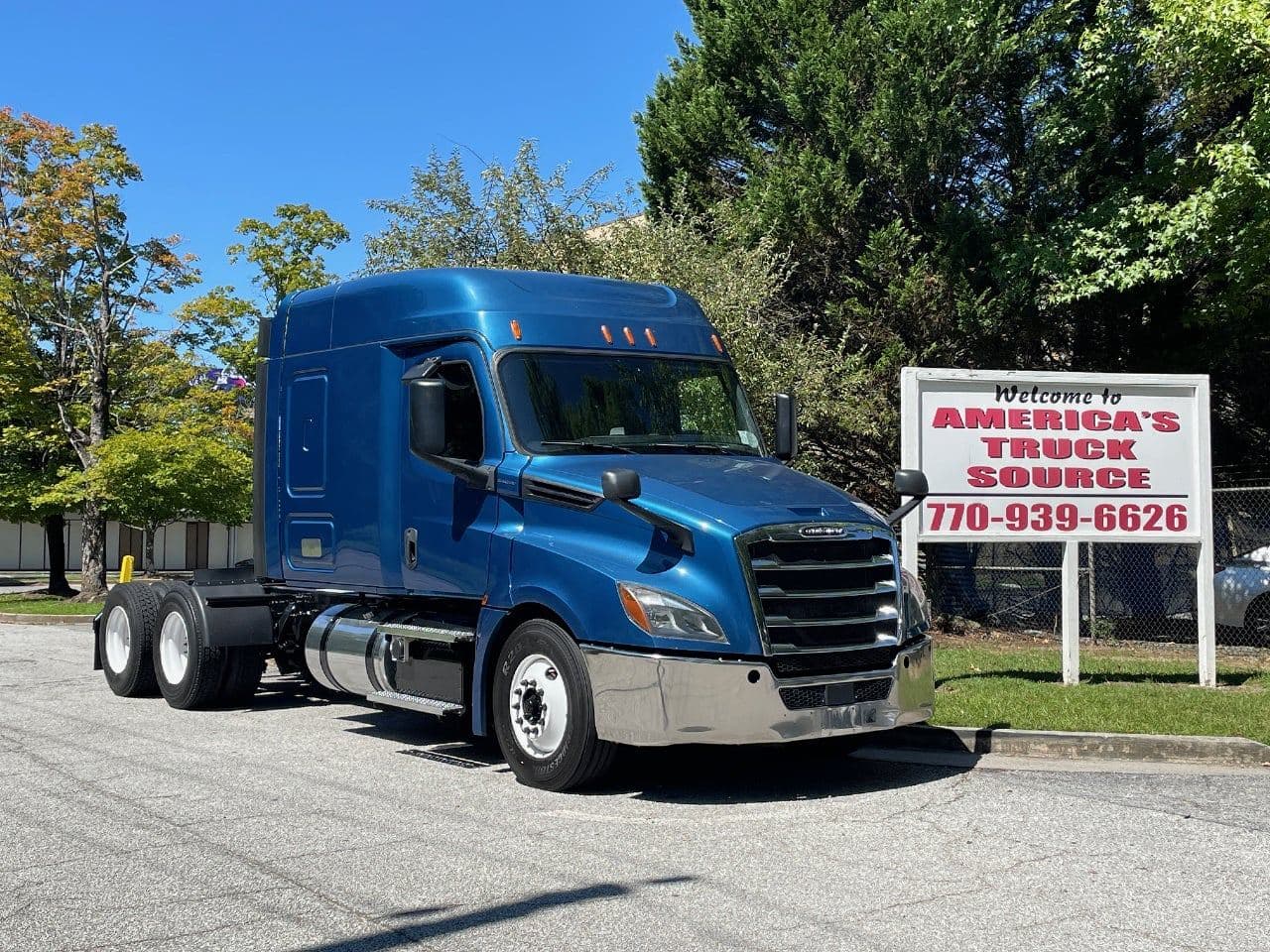 2020 Freightliner Cascadia 126 image 1