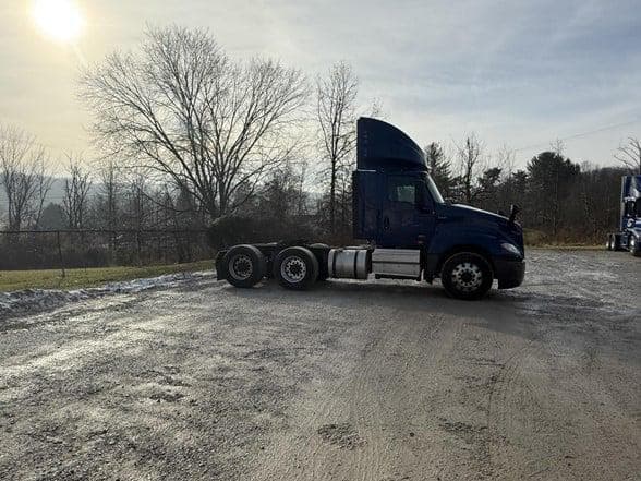 2021 INTERNATIONAL LT TNF212053 Web image 2