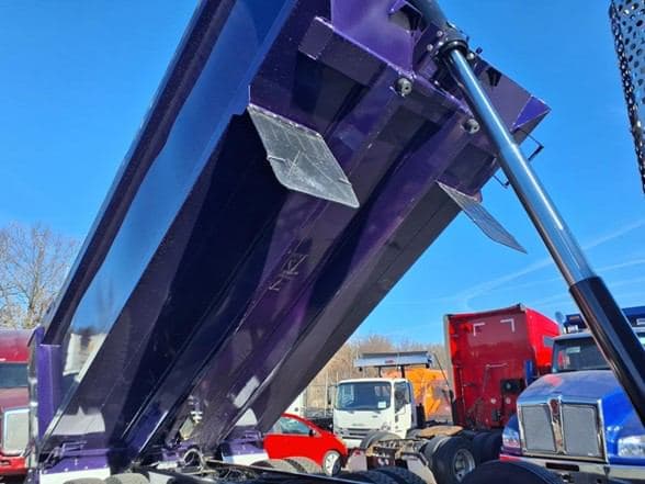 2025 Kenworth T880 image 14