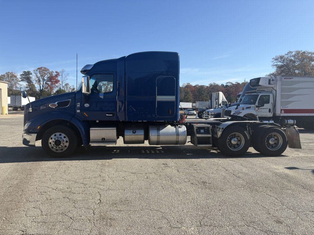 2021 Peterbilt 579 image 3