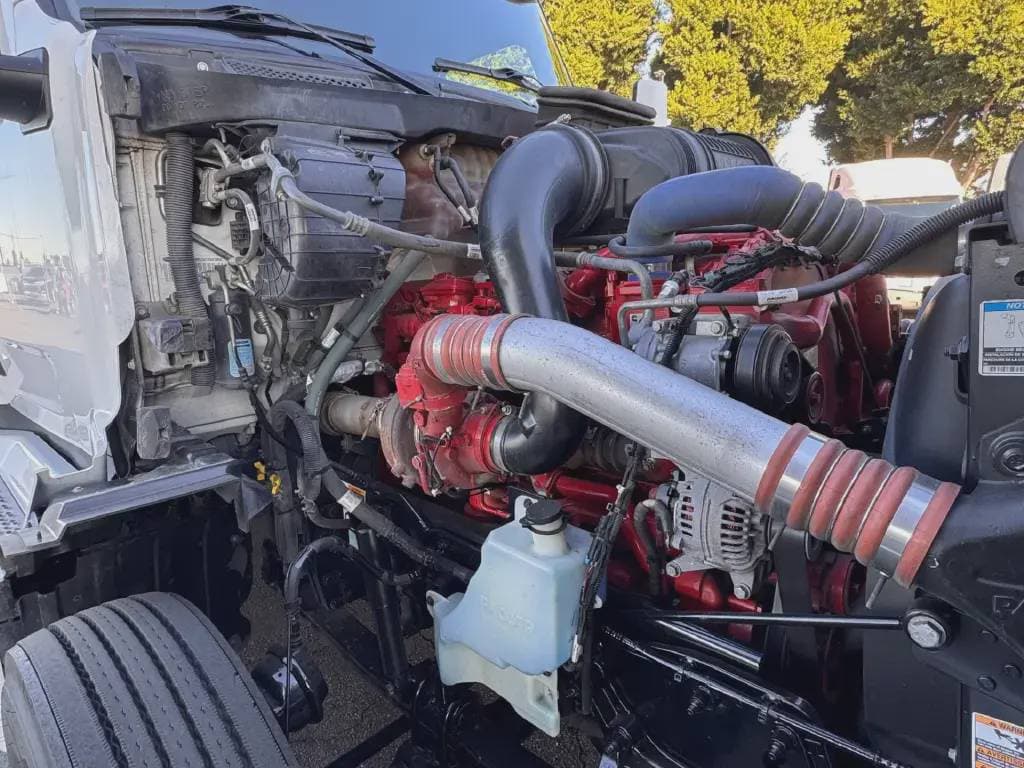 2022 Peterbilt 579 image 8