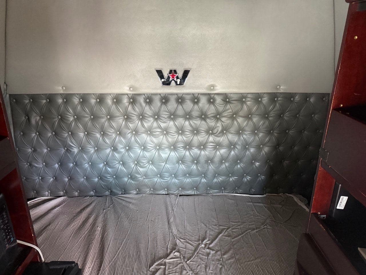 2017 Western Star 5700 image 11