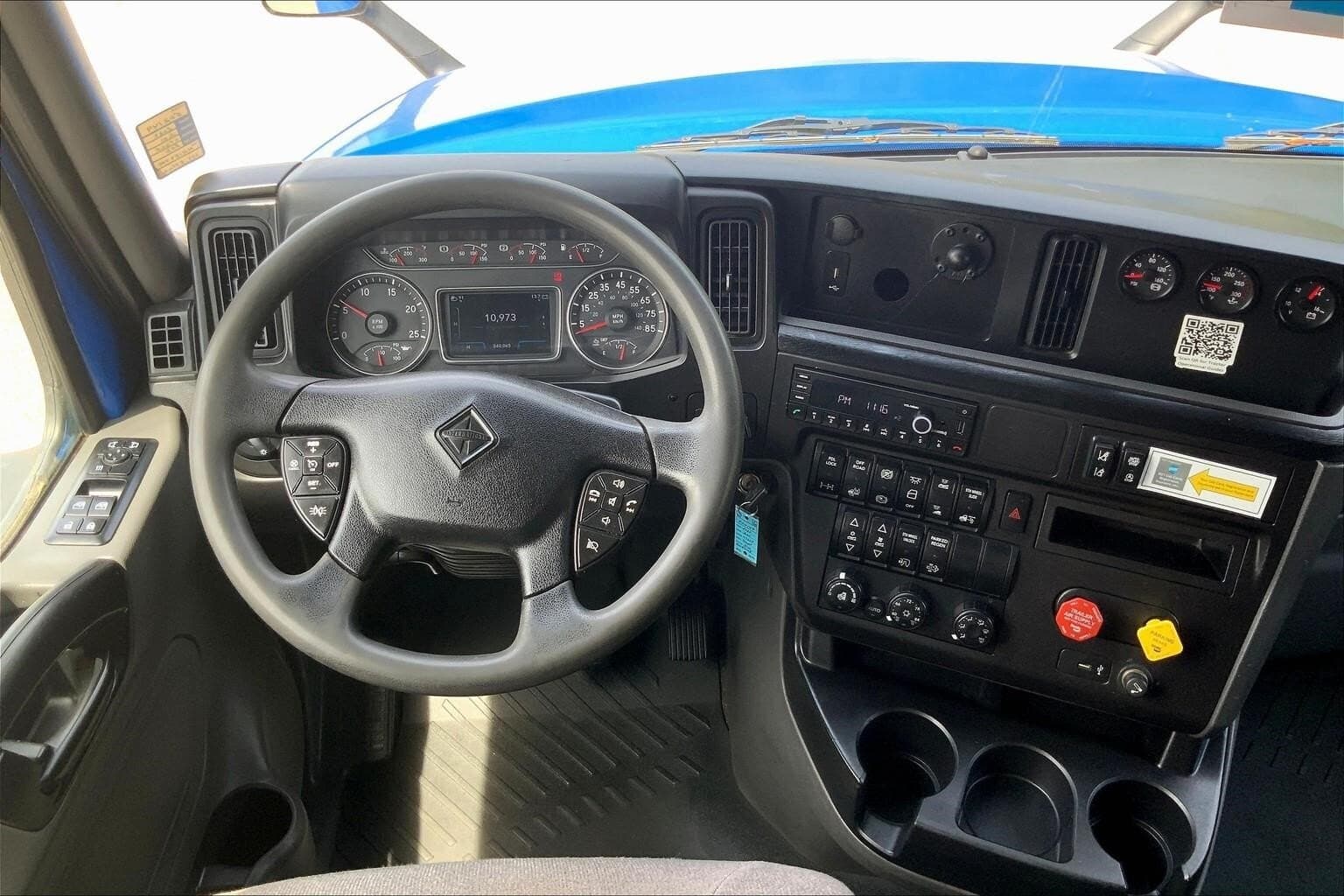 2022 International LT625 Sleeper Semi Truck - 73" Raised Roof Sleeper, A26 450HP, 12 Speed image 12