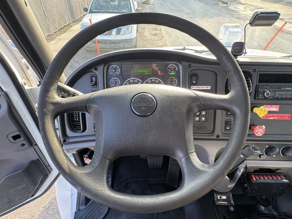 2016 Freightliner M2 106 image 73