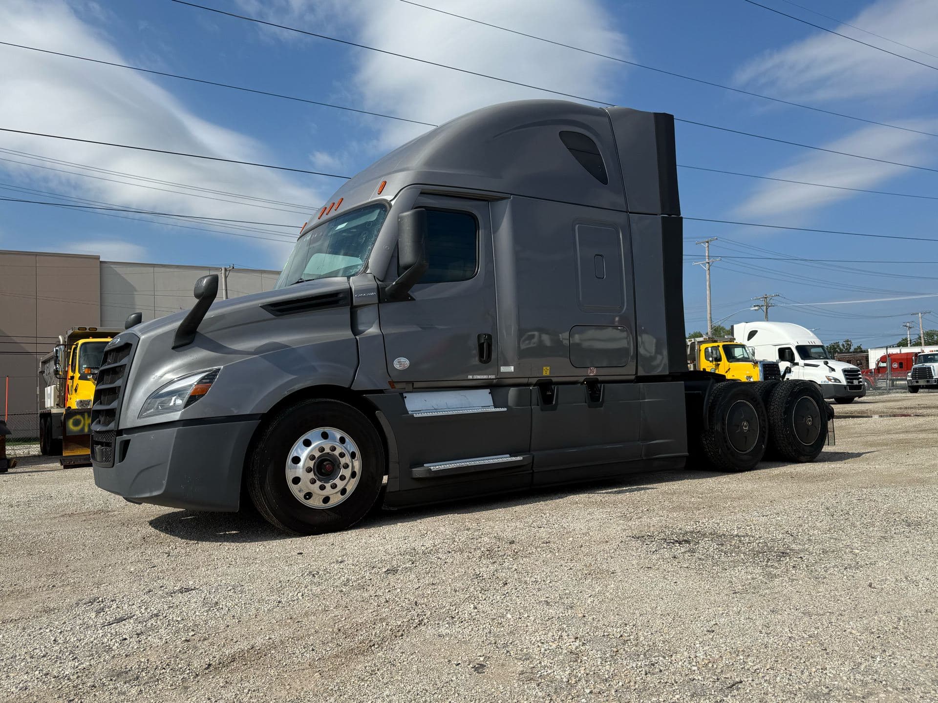 2022 Freightliner - 446k - 10k Engine! image 4