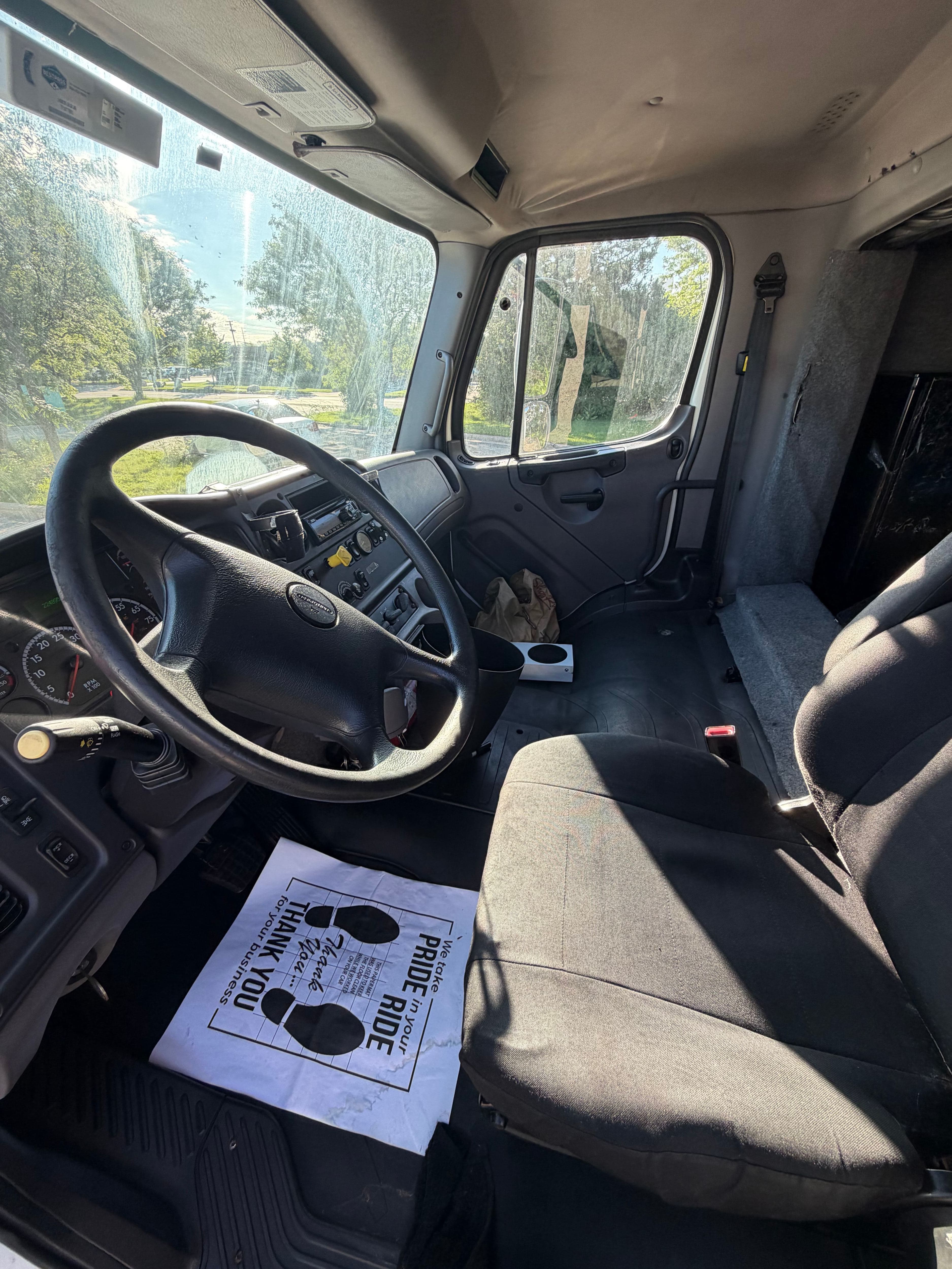 2019 Freightliner M2 image 8