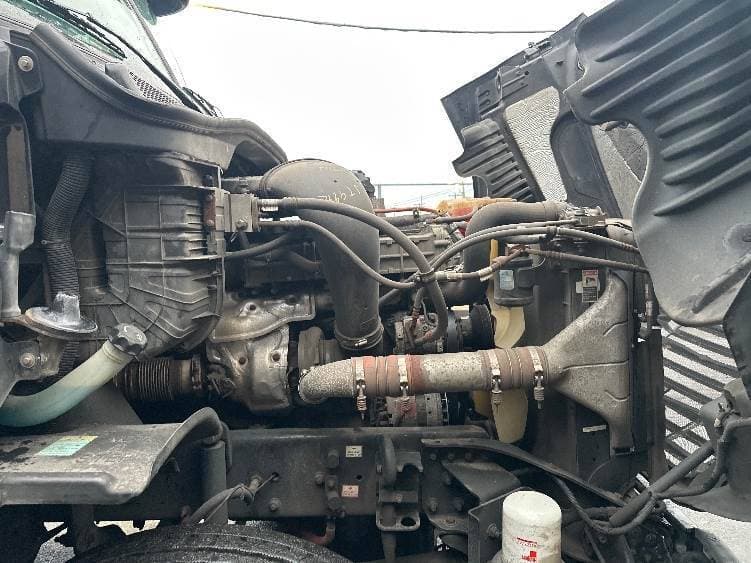 2018 Freightliner Cascadia image 2