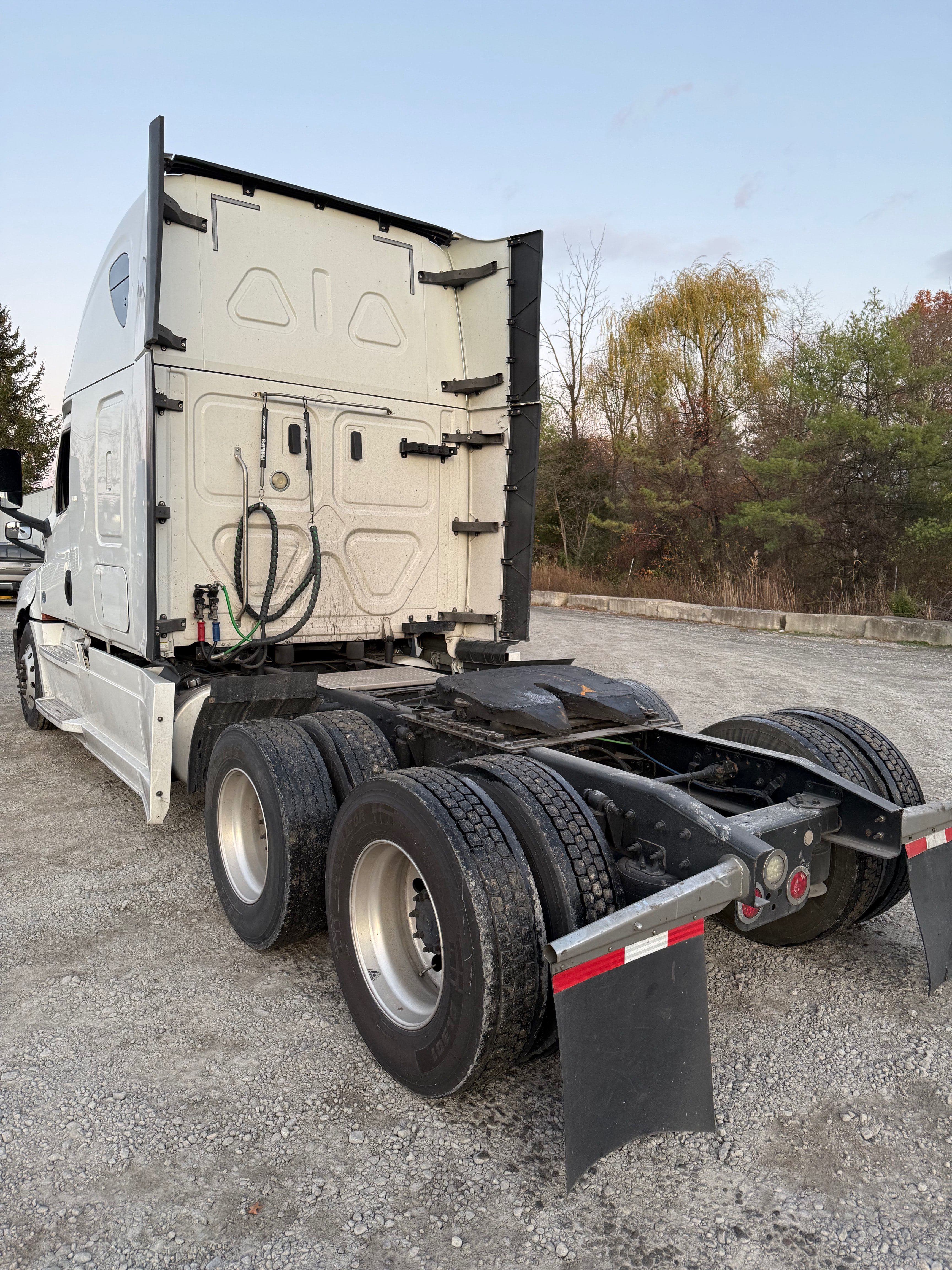 2019 Freightliner Cascadia image 4