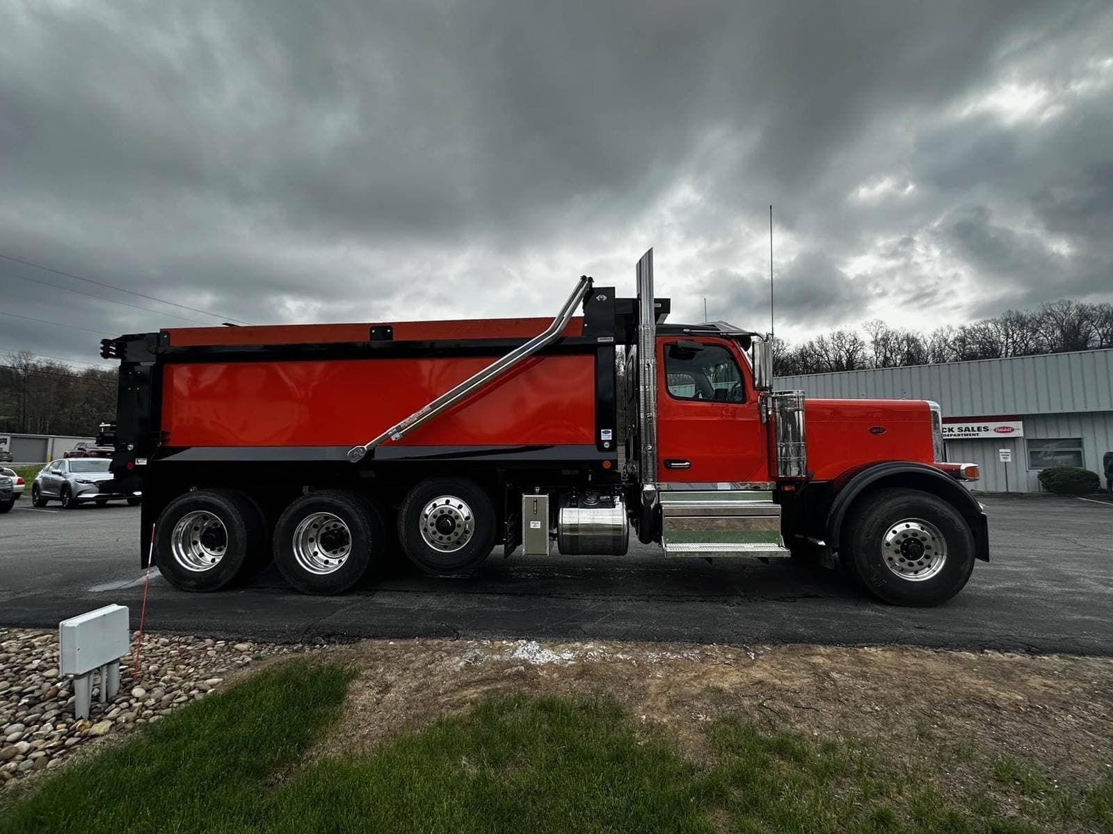 2027 Peterbilt 589 image 6