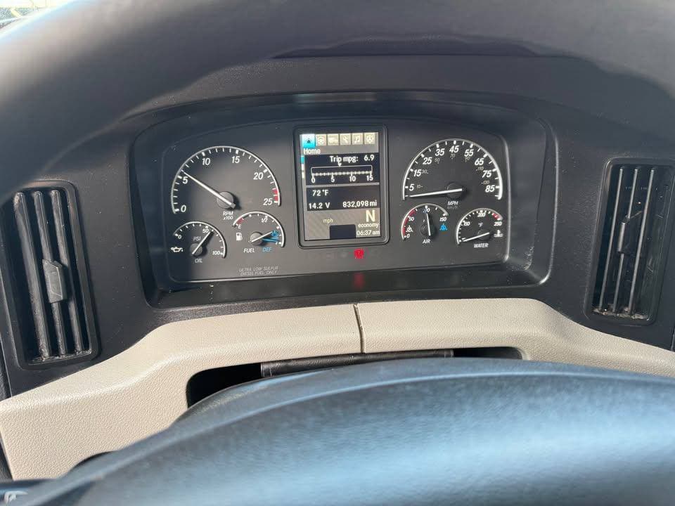 2020 Freightliner Cascadia image 11