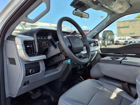 2025 Ford F350 image 15