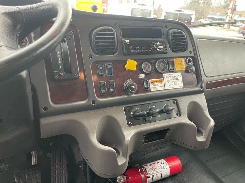 2018 Freightliner Cascadia 125 image 15