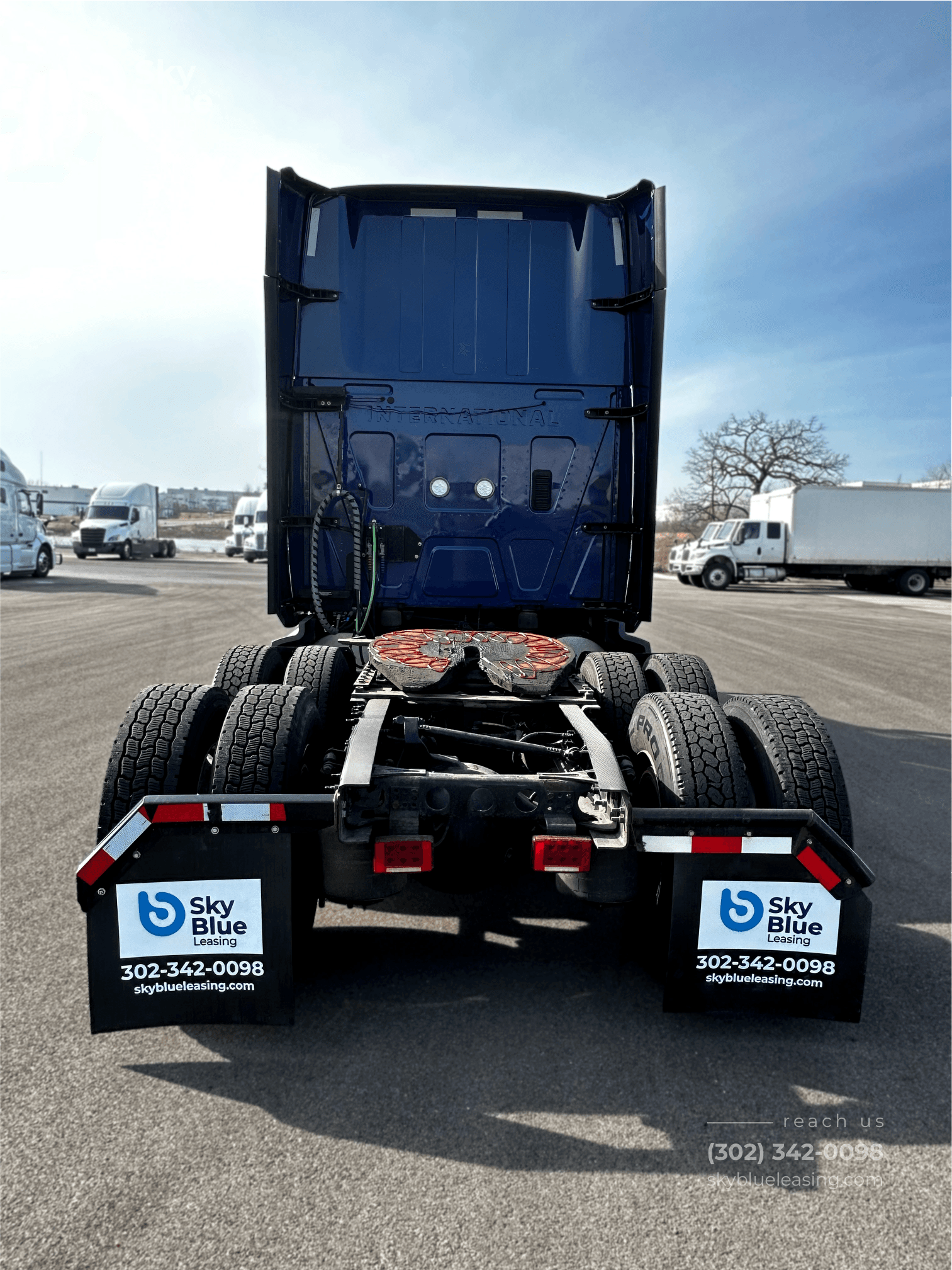 2023 International LT625 image 8