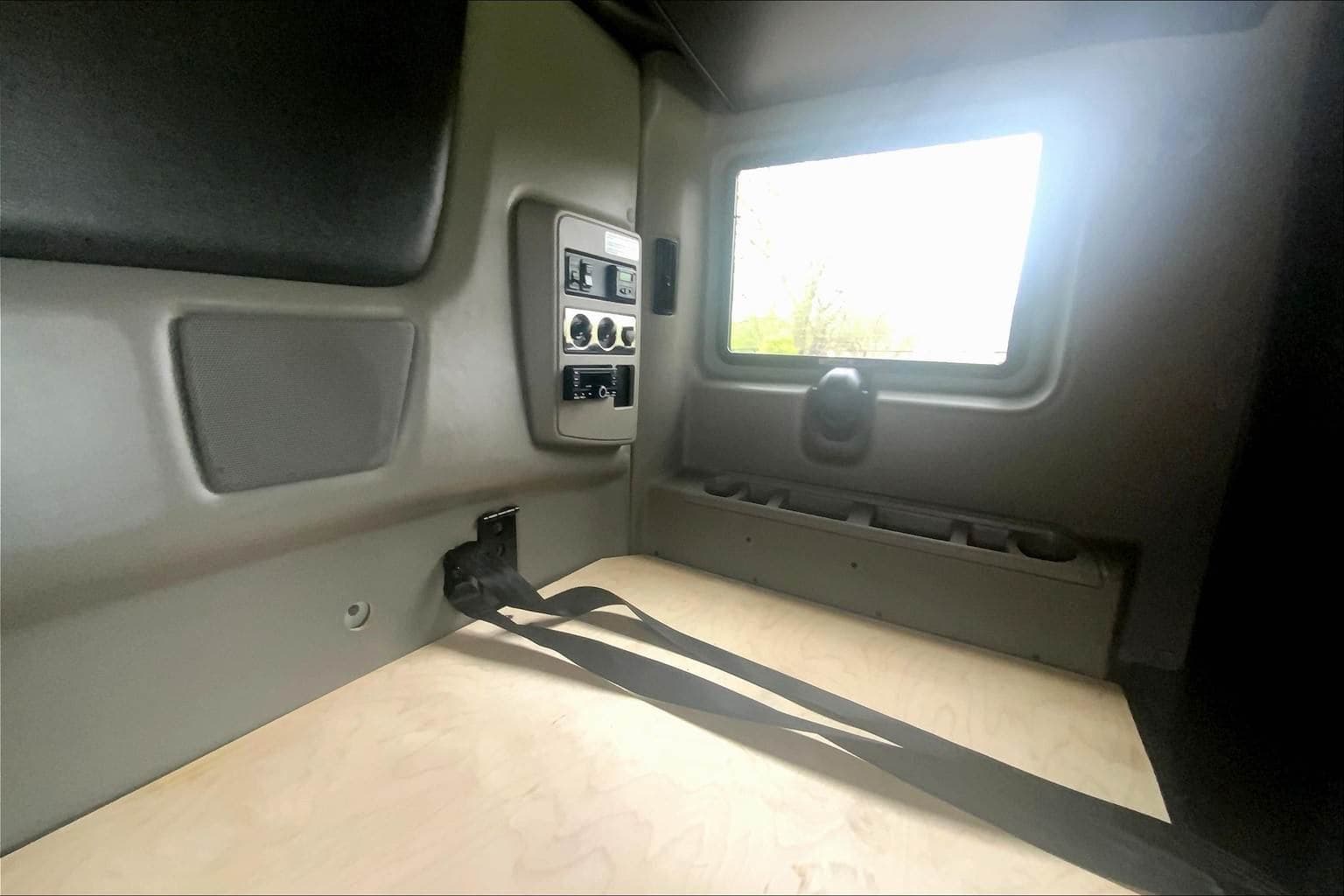 2022 International LT625 Sleeper Semi Truck - 56" Hi Rise Sleeper, Cummins 400HP, 12 Speed image 9