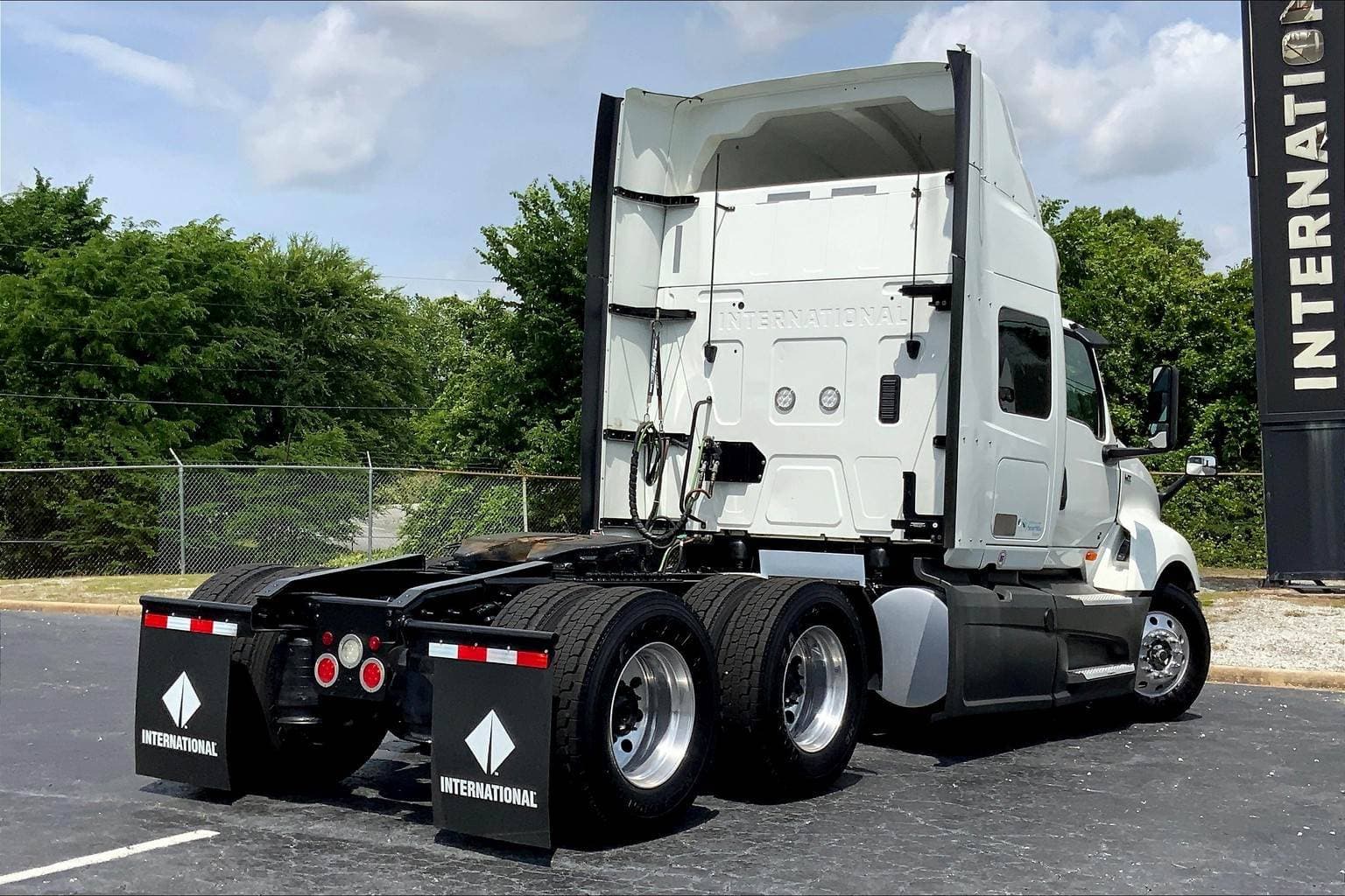 2022 International LT625 Sleeper Semi Truck - 56" Hi Rise Sleeper, Cummins 400HP, 12 Speed image 14