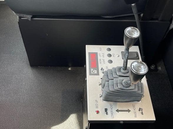 2025 Kenworth T880 image 16