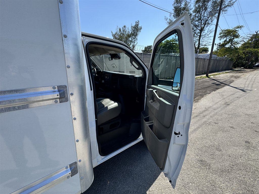 2021 GMC Commercial Vans image 43