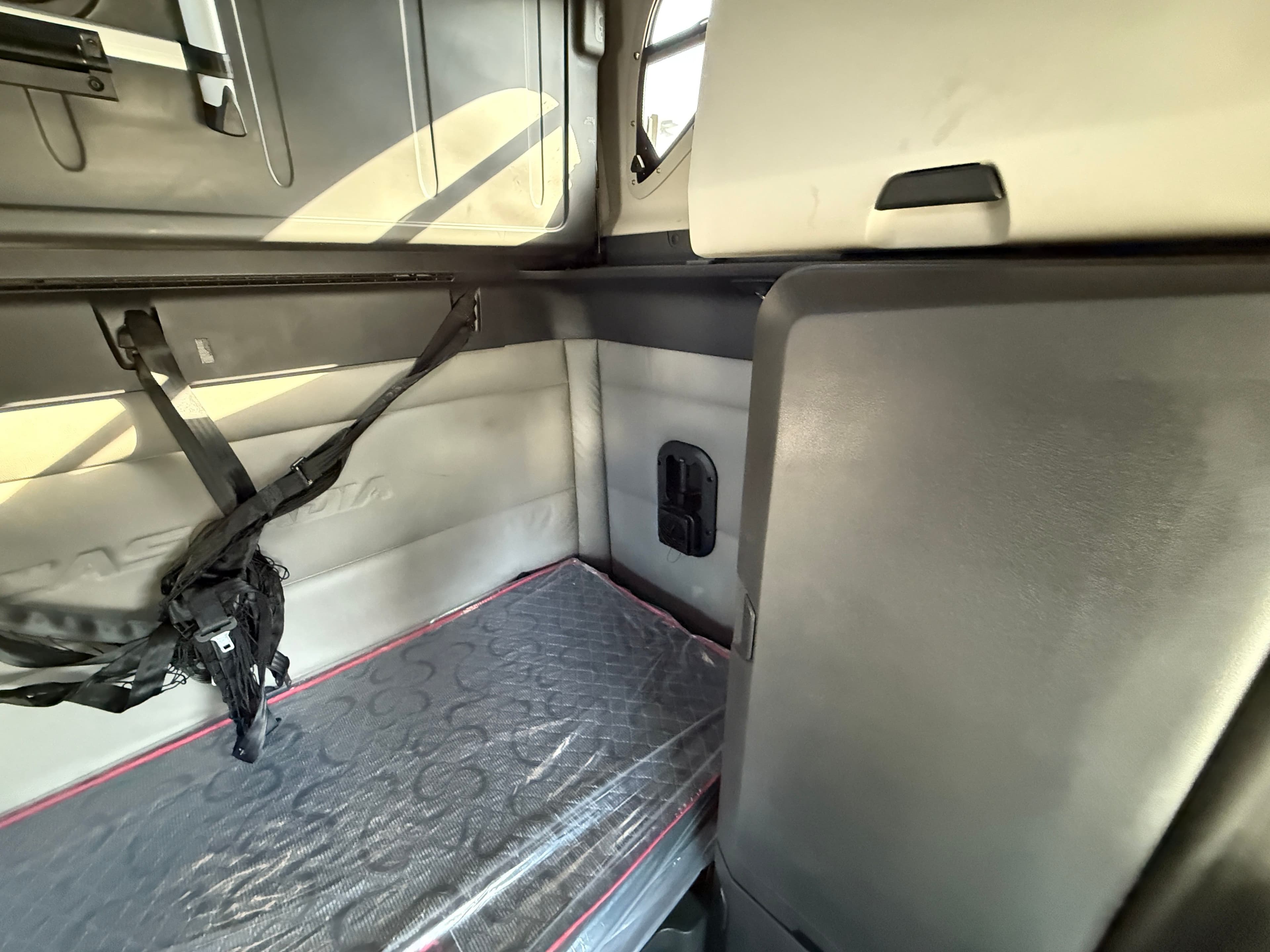 2020 Freightliner Cascadia 126 image 21