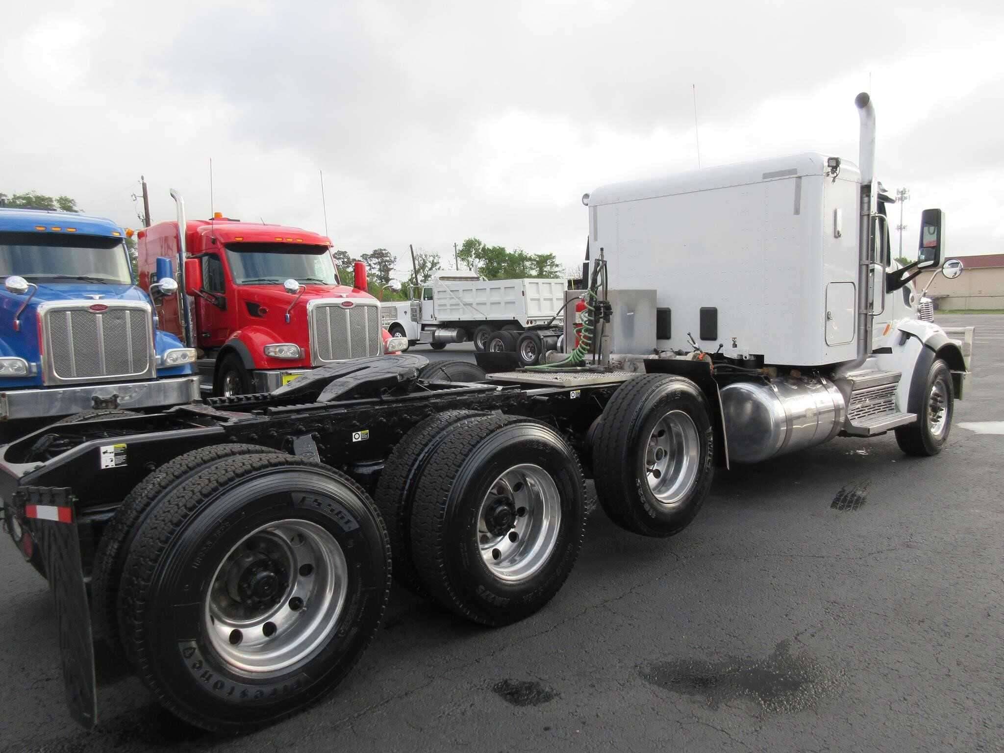 2019 Peterbilt 567 image 2